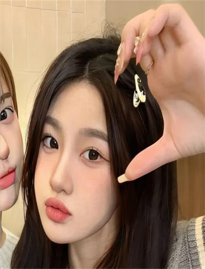 探索新白发魔女传的奥秘永恒的：隐藏细节与深层意义